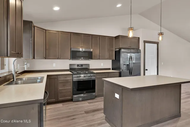 $462,500 | 31782 North 8th Avenue, Spirit Lake, ID 83869