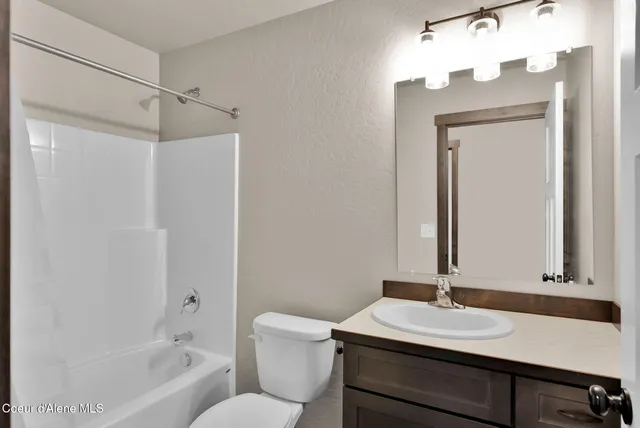 $462,500 | 31782 North 8th Avenue, Spirit Lake, ID 83869