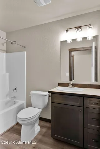 $462,500 | 31782 North 8th Avenue, Spirit Lake, ID 83869