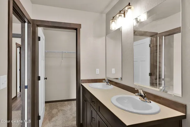 $462,500 | 31782 North 8th Avenue, Spirit Lake, ID 83869