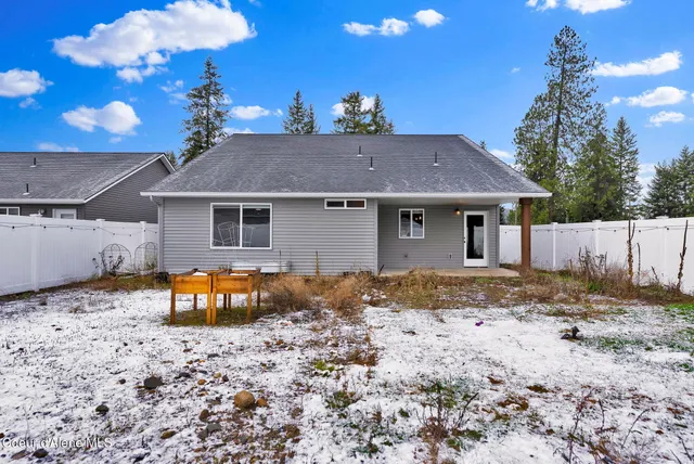 $462,500 | 31782 North 8th Avenue, Spirit Lake, ID 83869