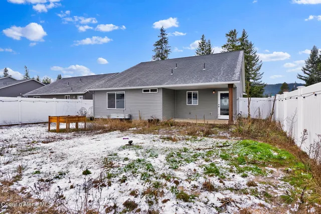 $462,500 | 31782 North 8th Avenue, Spirit Lake, ID 83869