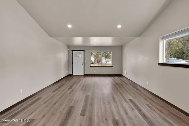 $462,500 | 31782 North 8th Avenue, Spirit Lake, ID 83869