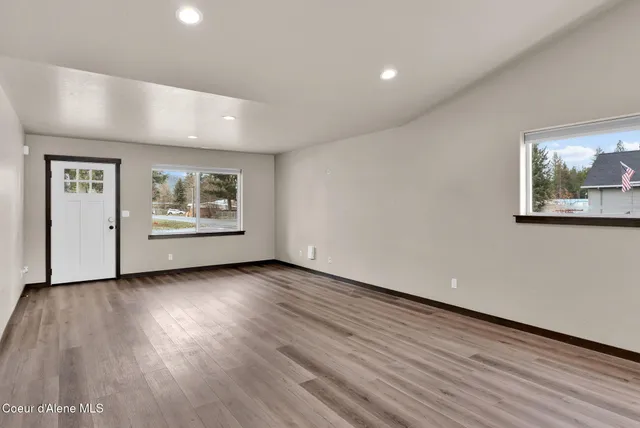 $462,500 | 31782 North 8th Avenue, Spirit Lake, ID 83869