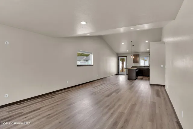 $462,500 | 31782 North 8th Avenue, Spirit Lake, ID 83869