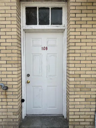 $2,200 | 108 Main Street, Unit 2, Northport, NY 11768