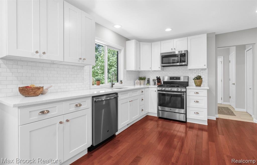31084 Rivers Edge Court Beverly Hills, MI 48025 - Photo 11 of 33