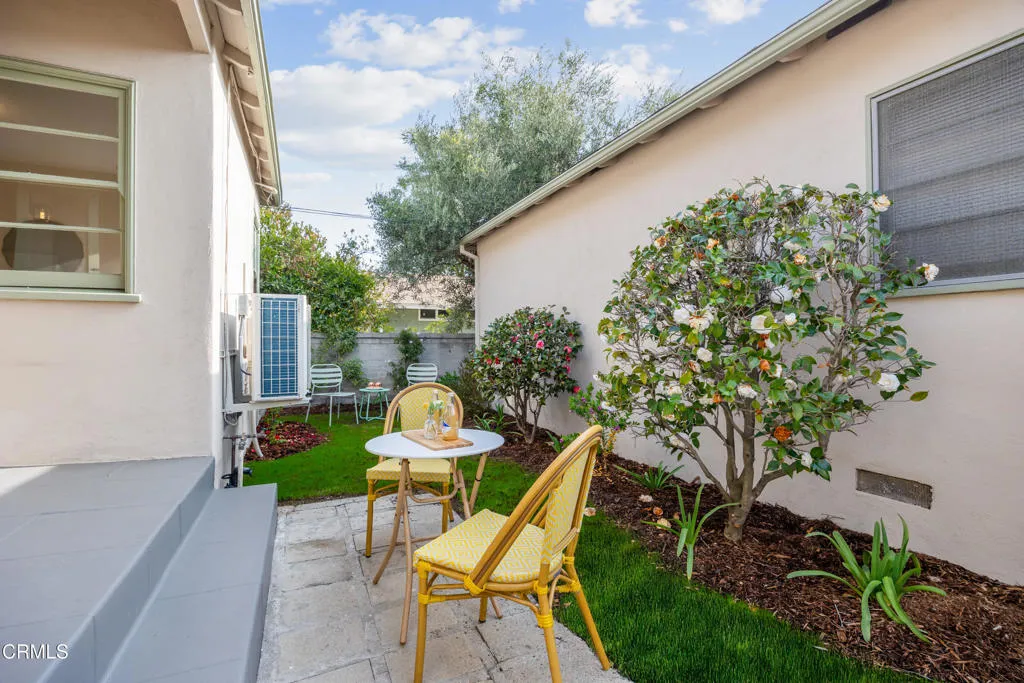 1766 Whitefield Road Pasadena, CA 91104 - Photo 44 of 52 a backyard of a house with table and chairs