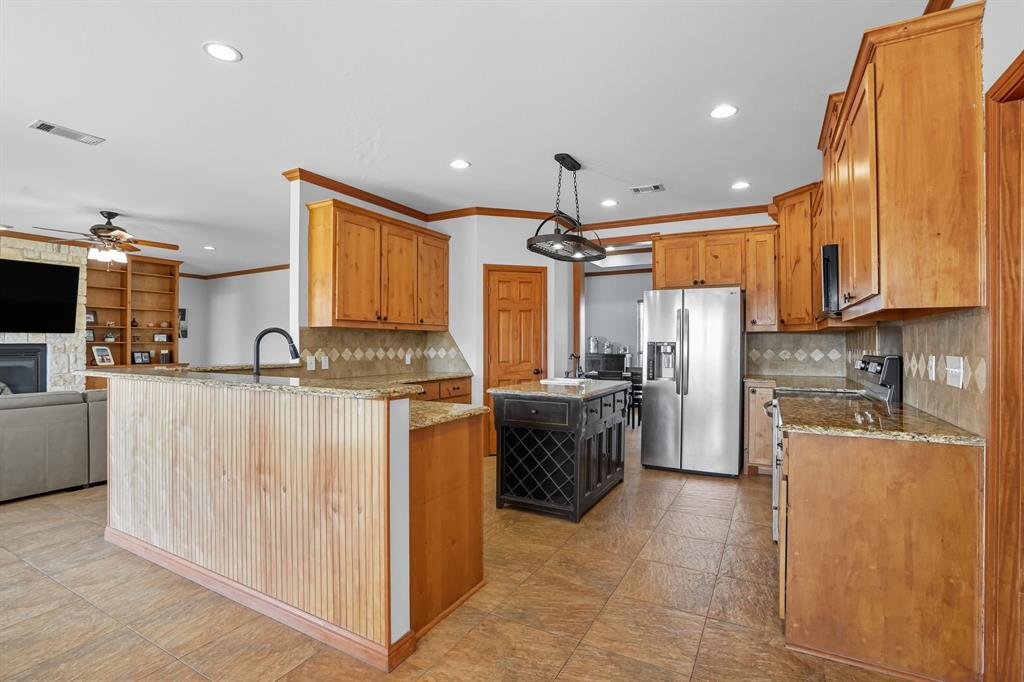 213 Audra Circle Rhome, TX 76078 - Photo 7 of 37