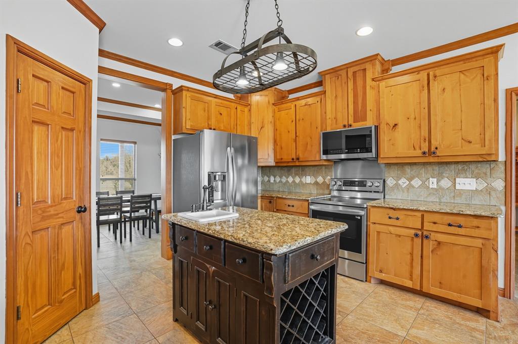 213 Audra Circle Rhome, TX 76078 - Photo 8 of 37