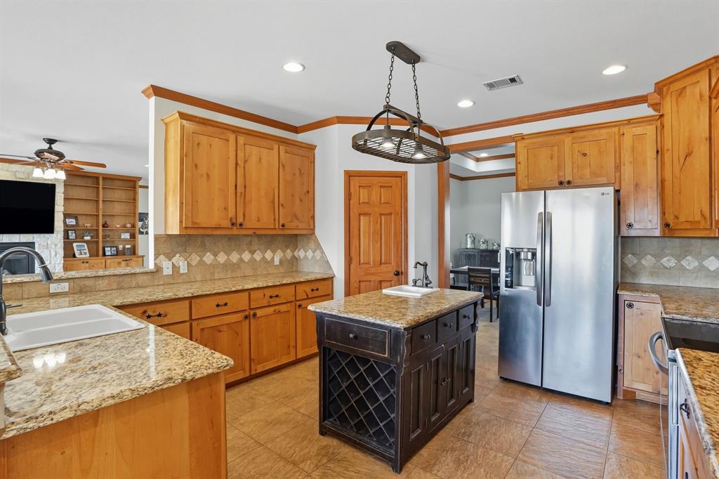 213 Audra Circle Rhome, TX 76078 - Photo 9 of 37