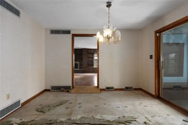 $600,000 | 1717 Southwest Hook Road, Lee's Summit, MO 64082