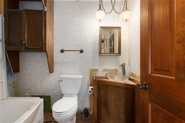 $600,000 | 1717 Southwest Hook Road, Lee's Summit, MO 64082