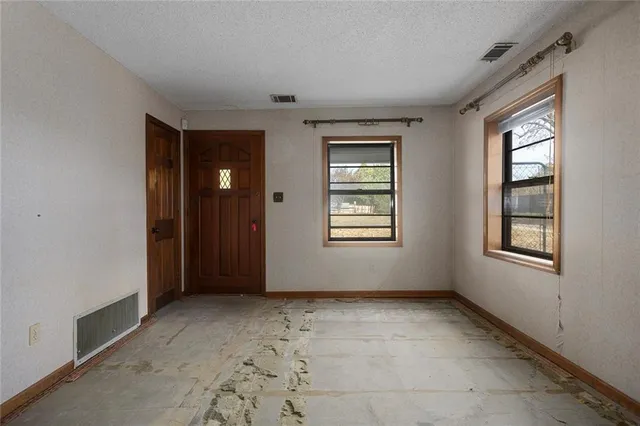 $600,000 | 1717 Southwest Hook Road, Lee's Summit, MO 64082