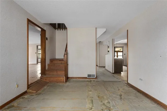 $600,000 | 1717 Southwest Hook Road, Lee's Summit, MO 64082