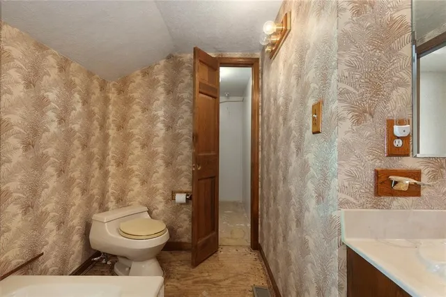 $600,000 | 1717 Southwest Hook Road, Lee's Summit, MO 64082