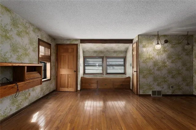 $600,000 | 1717 Southwest Hook Road, Lee's Summit, MO 64082