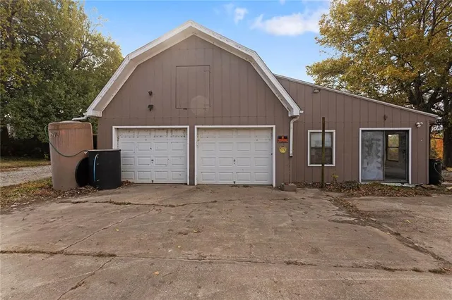 $600,000 | 1717 Southwest Hook Road, Lee's Summit, MO 64082