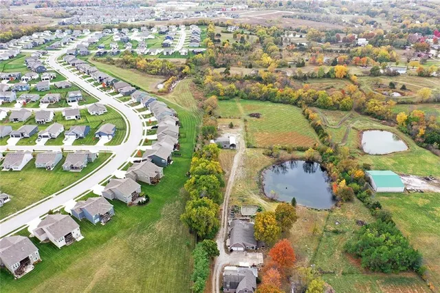 $600,000 | 1717 Southwest Hook Road, Lee's Summit, MO 64082