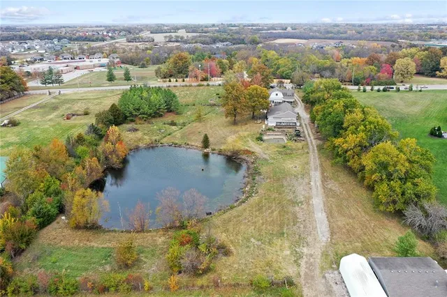 $600,000 | 1717 Southwest Hook Road, Lee's Summit, MO 64082