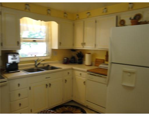 174 Thompson Hill Road Aliquippa, PA 15001 - Photo 4 of 18 Kitchen.
