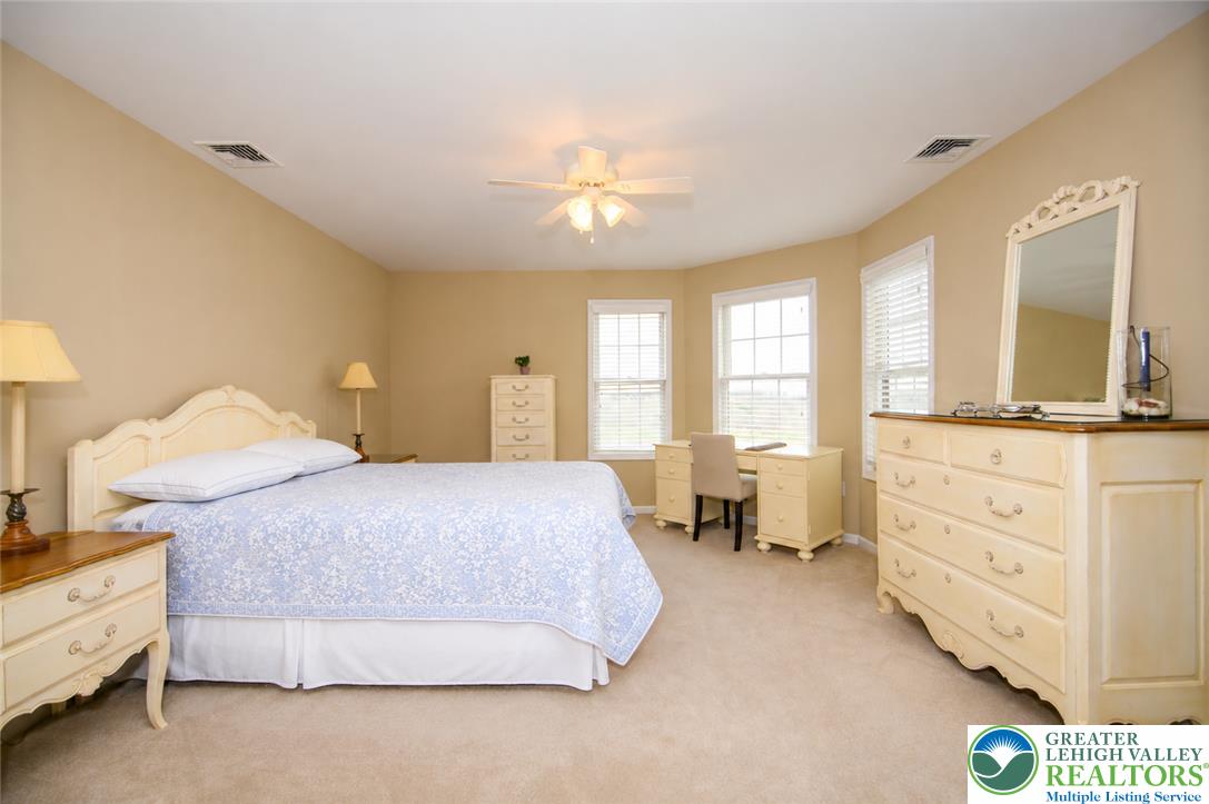 272 South Egg Road Bath, PA 18014 - Photo 33 of 34 Bedroom with full bathroom in nearby hallway