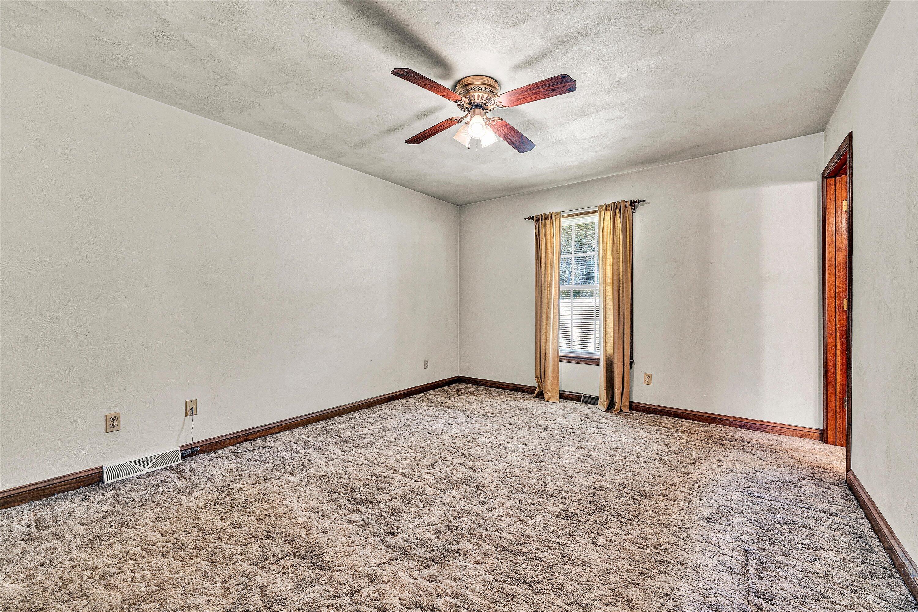 6180 Poage Valley Road Roanoke, VA 24018 - Photo 22 of 46 22-DSC01386