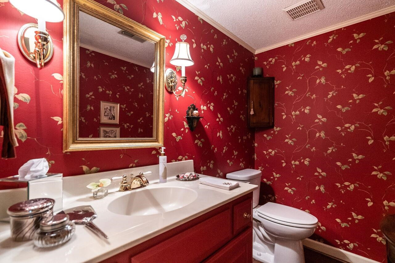 3123 Morningside Drive Raleigh, NC 27607 - Photo 11 of 28 Powder Room