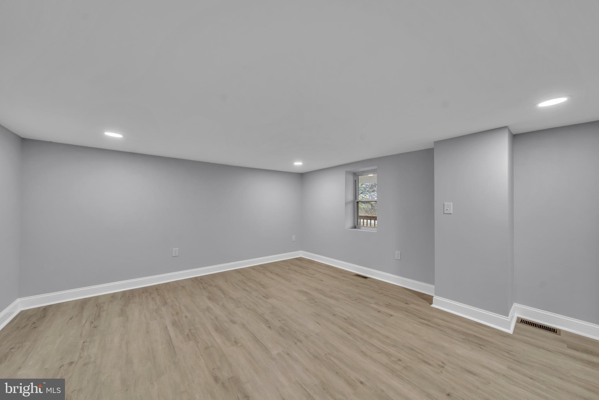2404 Mayberry Road Westminster, MD 21158 - Photo 8 of 38 Living/Dinning Room