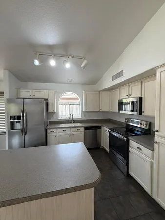 $2,500 | 2322 East Willow Wick Road, Gilbert, AZ 85296