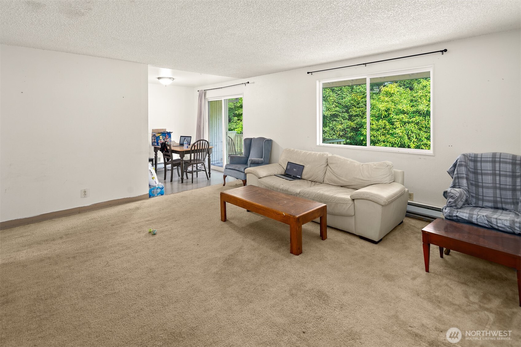 739 3rd Avenue South Kent, WA 98032 - Photo 20 of 33 a living room with furniture and a window
