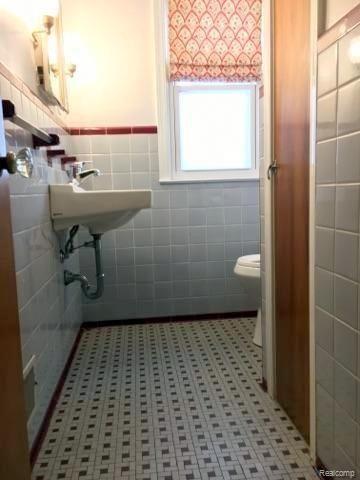 1754 Bournemouth Road Grosse Pointe Woods, MI 48236 - Photo 14 of 25