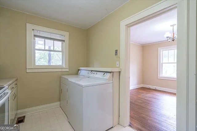 a view of utility room with washer and dryer