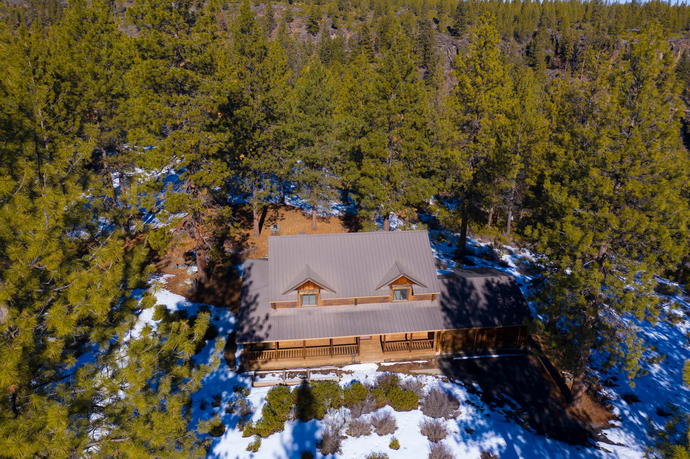 18045 Skyliners Road Bend, OR 97703 - Photo 24 of 27 25-drone ext full view