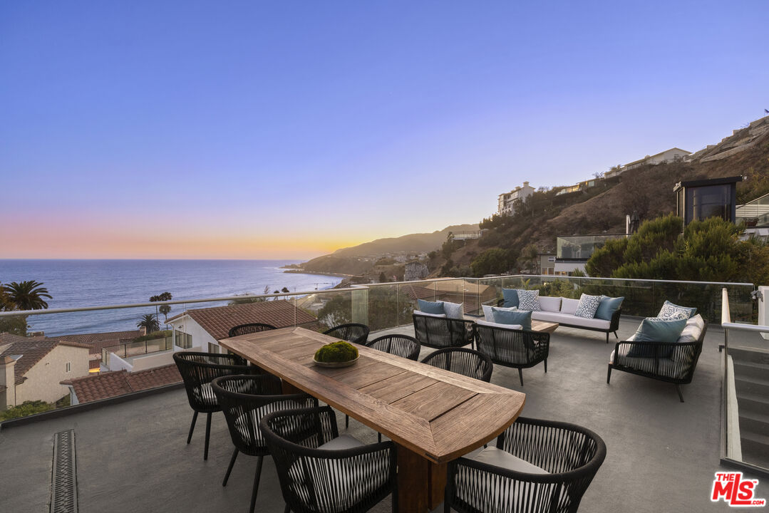 17713 Posetano Road Pacific Palisades, CA 90272 - Photo 17 of 24