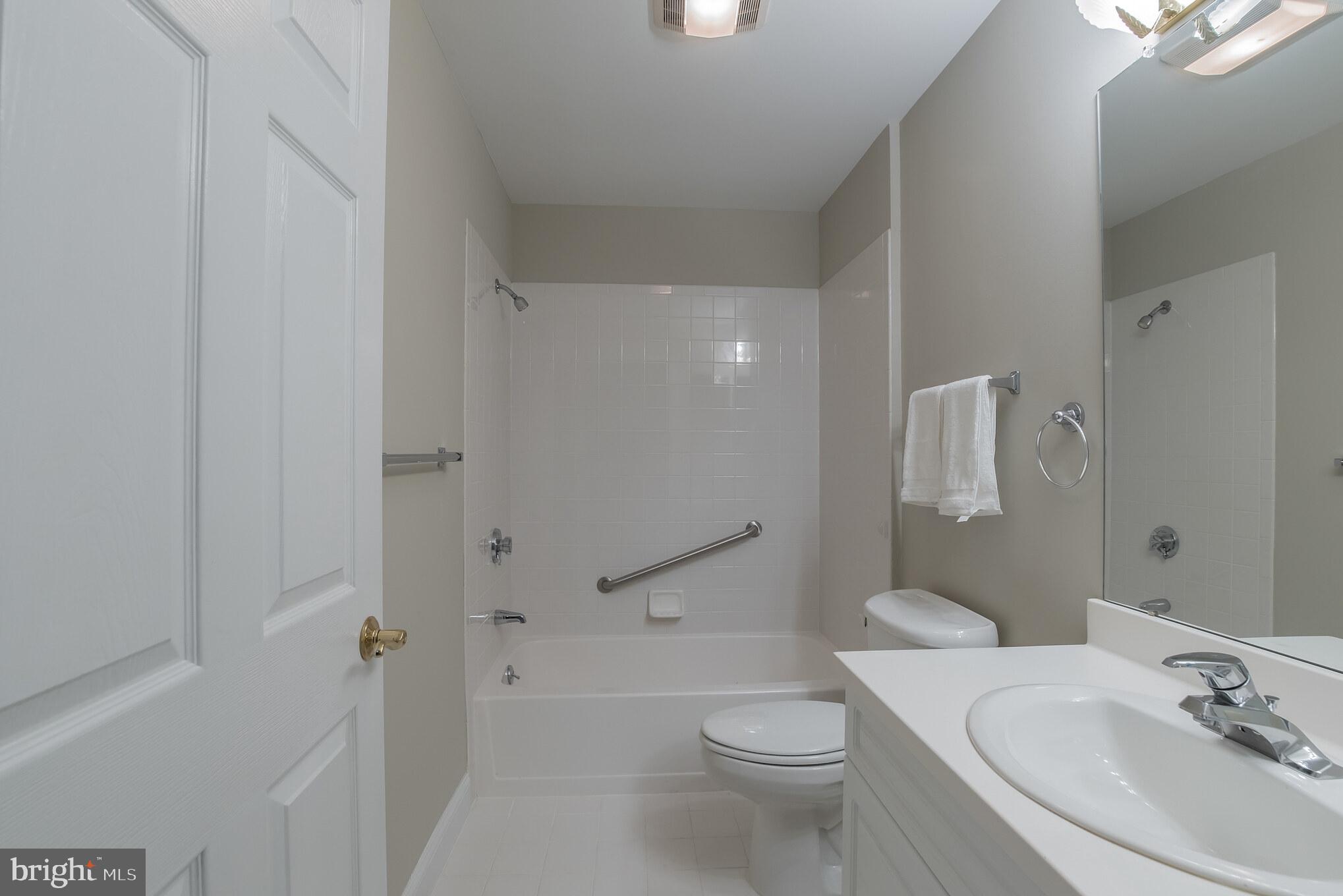 41 Hedge Row Road Princeton, NJ 08540 - Photo 25 of 29 Main Bathroom
