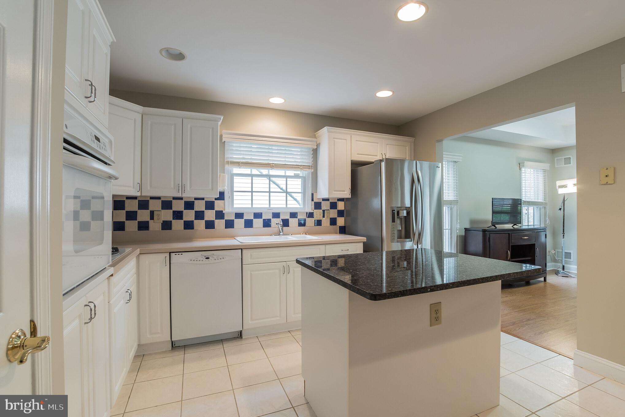 41 Hedge Row Road Princeton, NJ 08540 - Photo 6 of 29 Kitchen w/Island