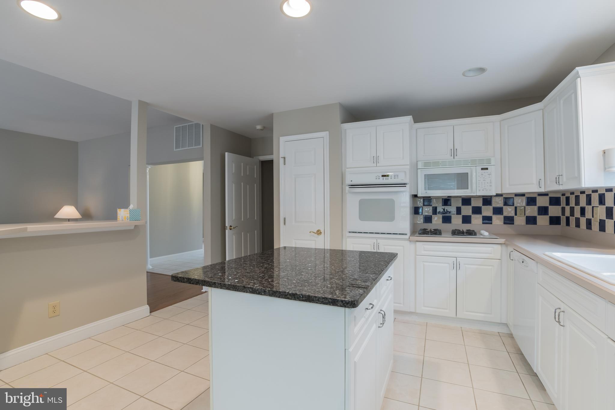 41 Hedge Row Road Princeton, NJ 08540 - Photo 8 of 29 Kitchen w/opening to living room
