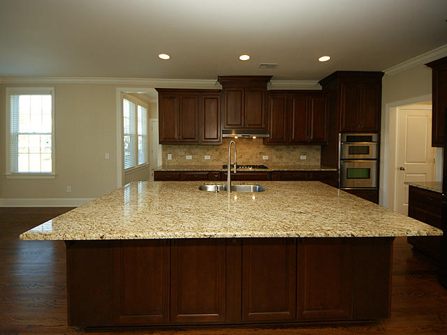 2988 Sturbridge Road Mount Pleasant, SC 29466 - Photo 14 of 33 Breakfast Bar