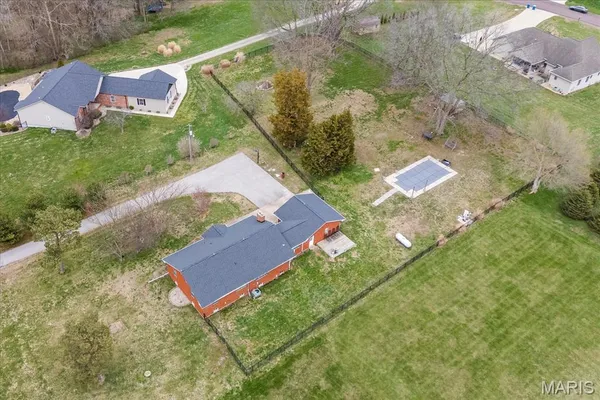 $390,000 | 2712 Vulliet Road, Highland, IL 62249