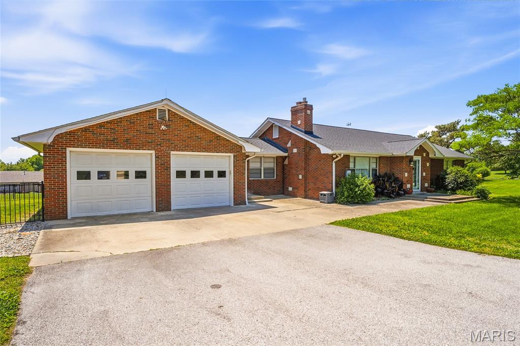 2712 Vulliet Road Highland, IL 62249 - Photo 7 of 48