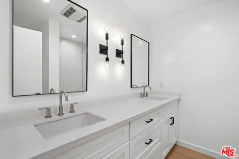 $899,000 | 23901 Civic Center Way, Unit 126, Malibu, CA 90265