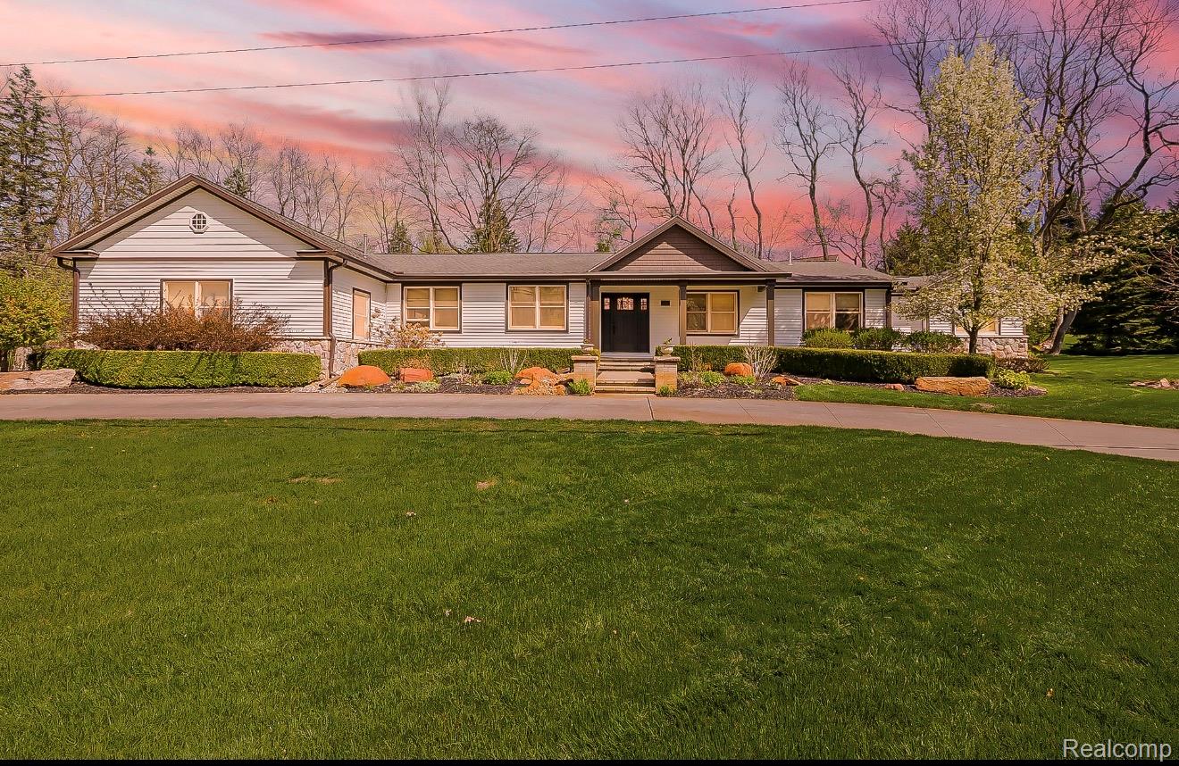 3720 East Clarkston Road Oakland, MI 48363 - Photo 1 of 60 Ranch-style house featuring a yard and a porch