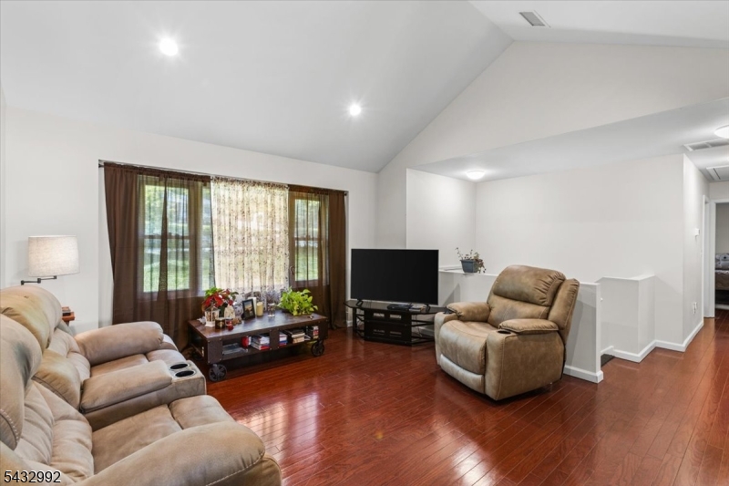47 Winding Way Andover, NJ 07821 - Photo 6 of 42
