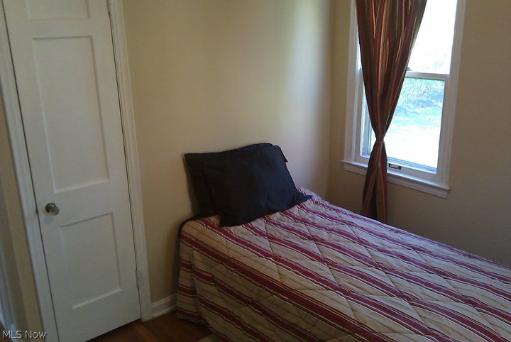 4883 Farnhurst Road Cleveland, OH 44124 - Photo 15 of 24 Second Bedroom