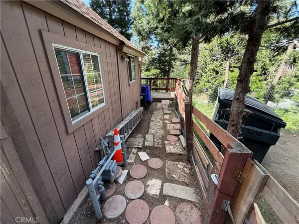 $235,000 | 23370 Seeley Way, Crestline, CA 92325