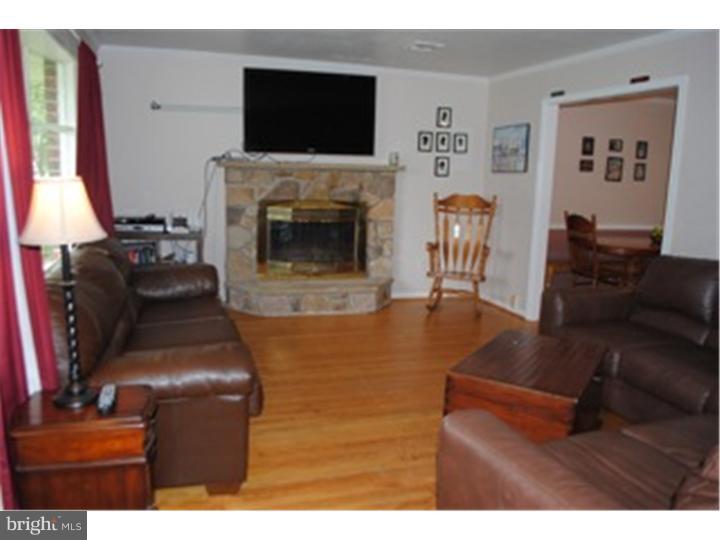 46 Ralston Avenue Havertown, PA 19083 - Photo 4 of 25 Living Room