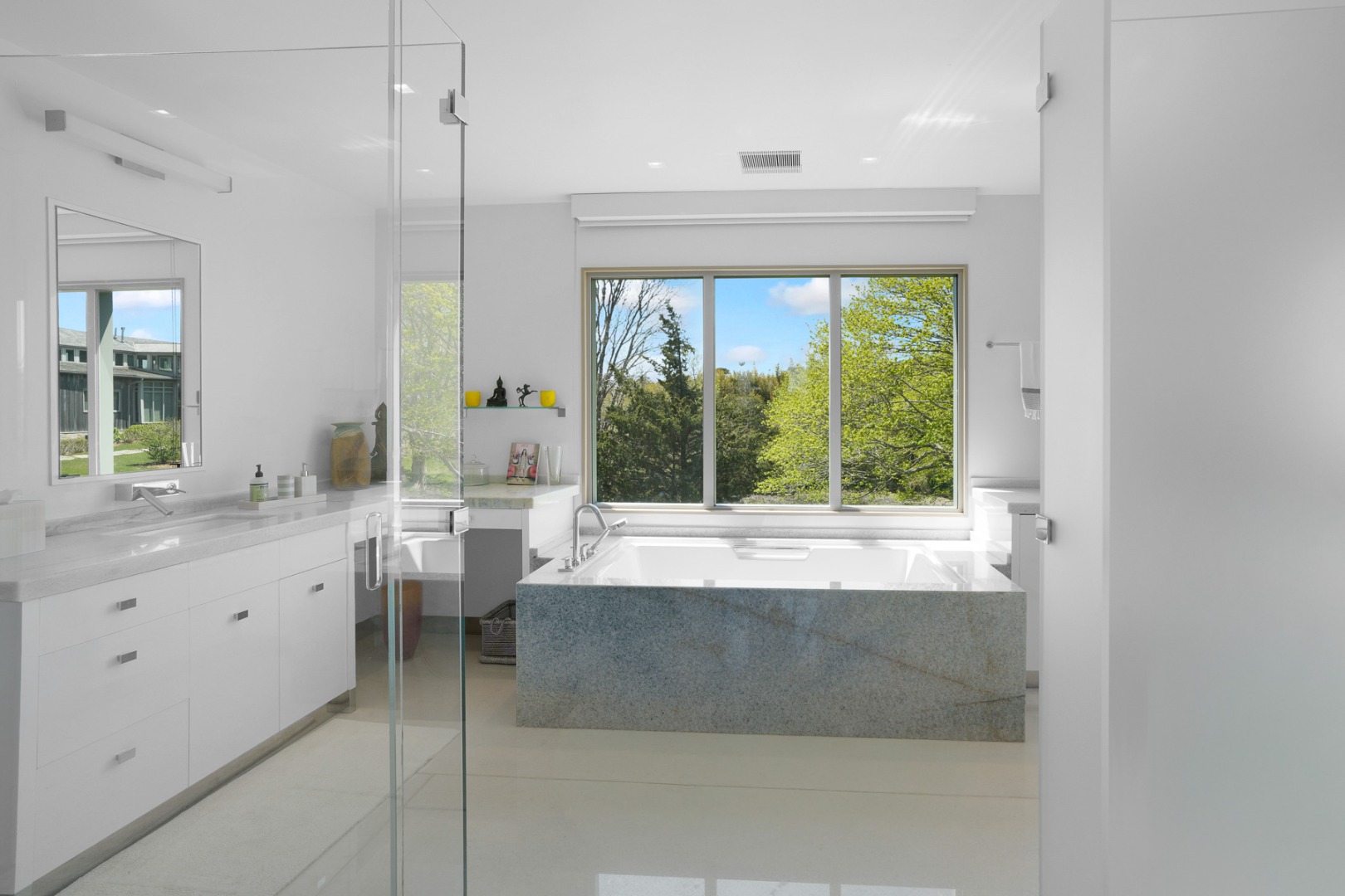 18 Point Inner Way Chilmark, MA 02535 - Photo 55 of 65 Second floor of pool house bath