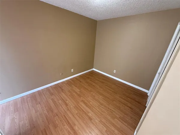 $975 | 2301 Basil Drive, Unit F301, Arlington, TX 76006