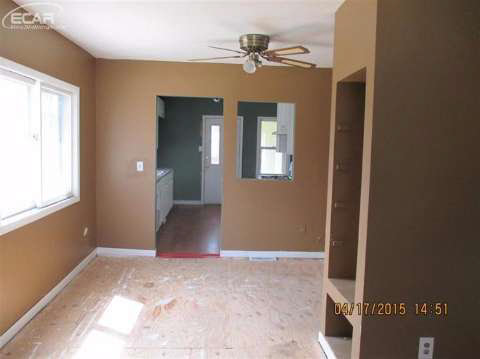 2040 Lambden Road Flint, MI 48532 - Photo 9 of 19 20436583-8.JPG